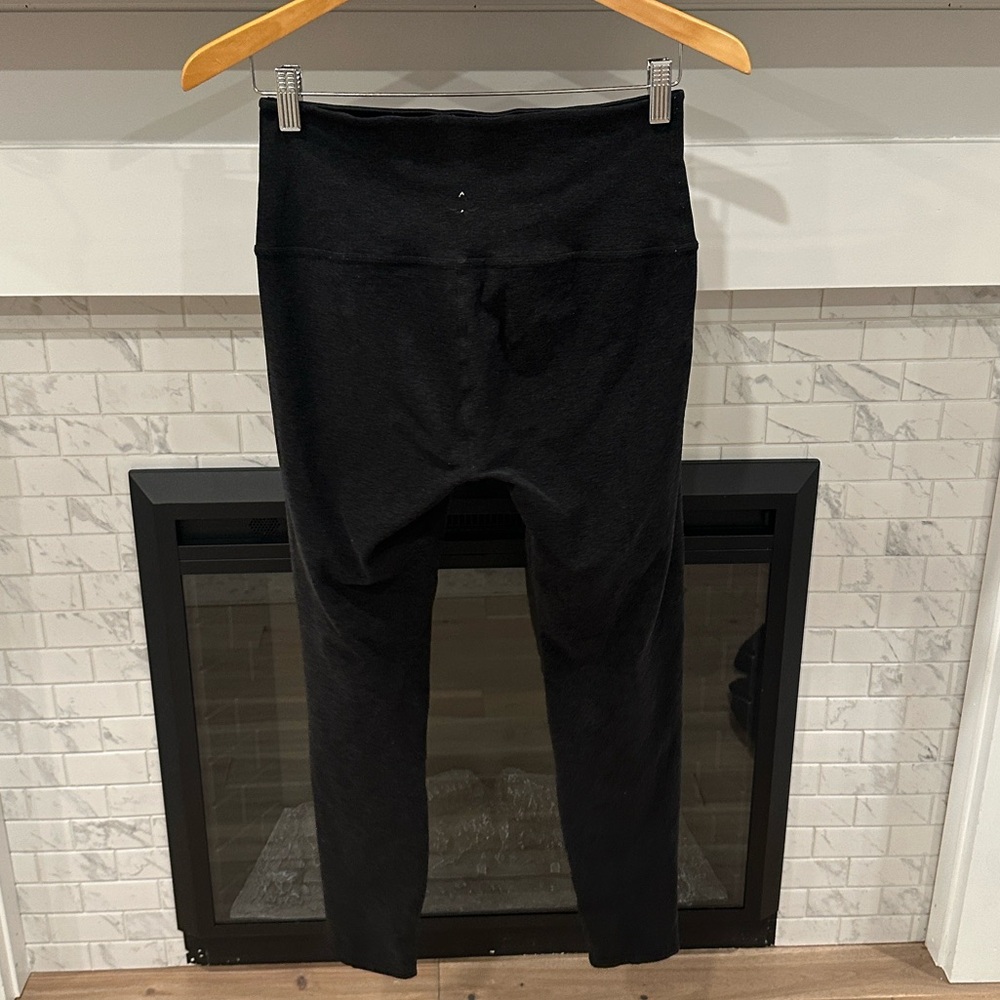 Beyond Yoga Black grey Leggings - Picture 3 of 6